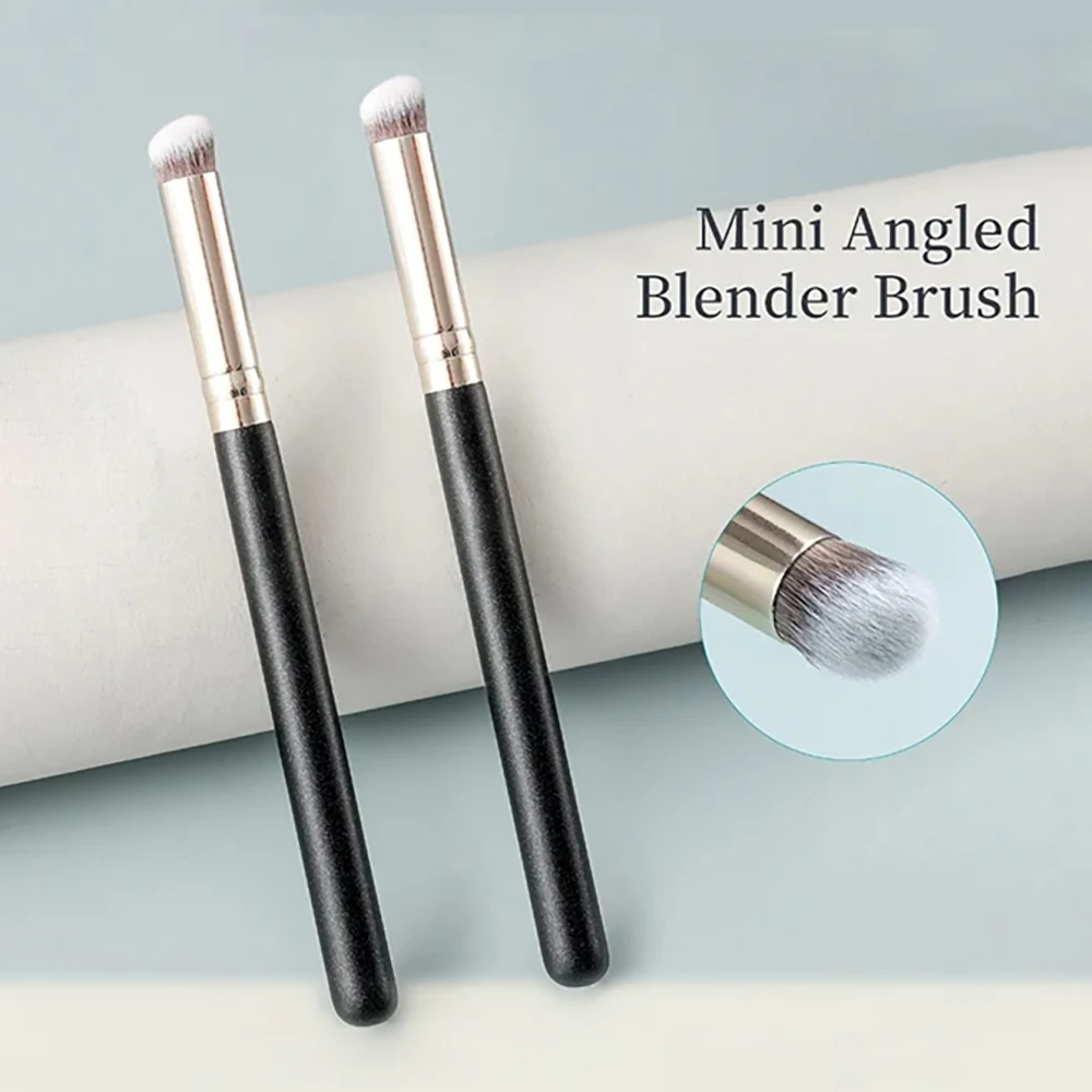 Angled Concealer Makeup Brush  - огляд і ціна Beauty Queen Makeup